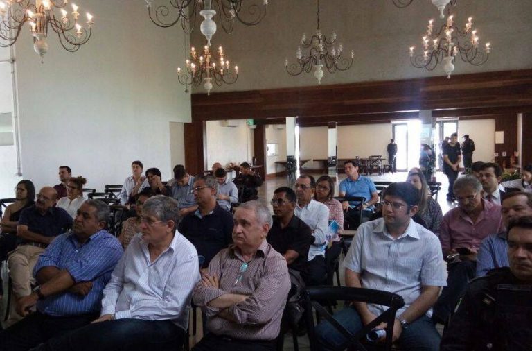 Leia mais sobre o artigo Poder Executivo e Legislativo participam de reunião para melhorias do polo industrial