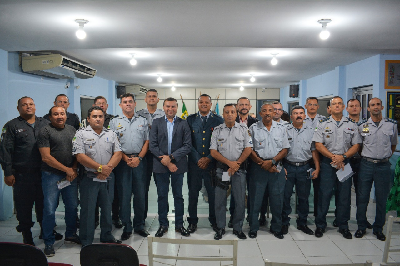 Read more about the article Sessão Solene Especial para prestar as devidas homenagens aos policiais de 11° Batalhão da Polícia Militar de Macaíba/RN.