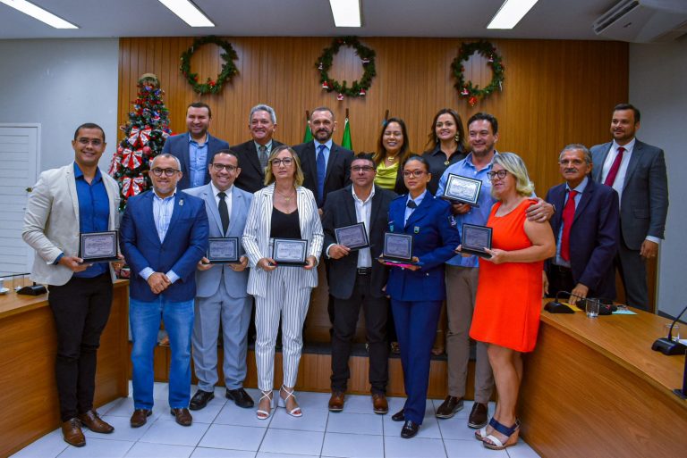 Leia mais sobre o artigo Sessão Solene de Outorga de Títulos de Cidadania Macaibense e Comendas da Ordem do Mérito🎖️